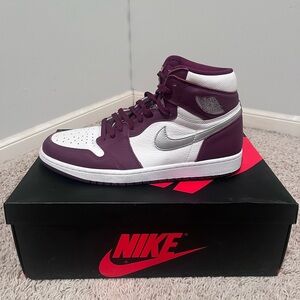 Air Jordan 1 Retro High OG Men's burgundy and metallic silver